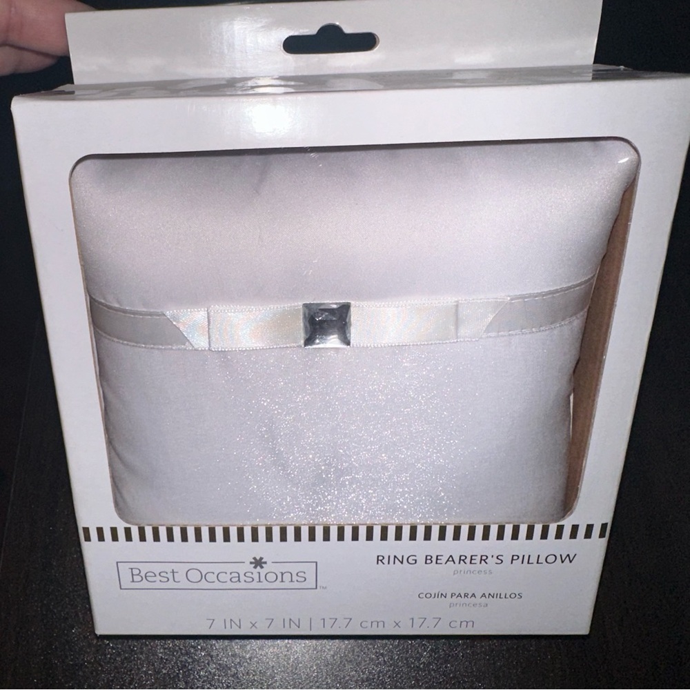 Best Occasions wedding accessory WHITE Ring Bearers Pillow NIB